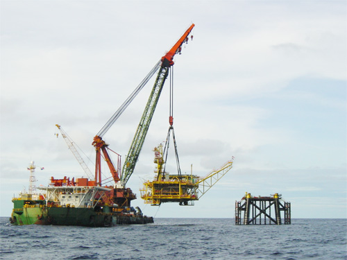 Derrick / Lay Barge Support Derrick / Lay Barge Support